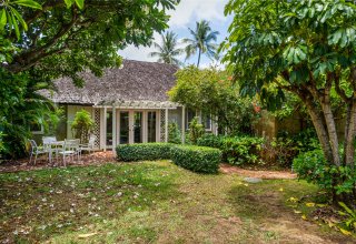 Charming Kahala Home with Golf Course Views