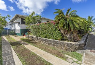 Multi-Family Living or Investment Opportunity - Great Moiliili Location