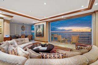 Oceanfront Gold Coast Apartment - Meticulous Craftsmanship, Excellent Location
