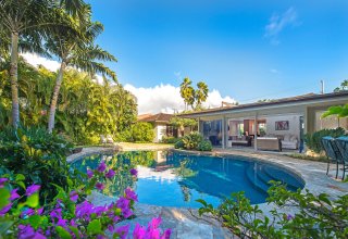 Private Kahala Oasis - One-Level Luxury Home