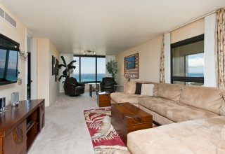 Ocean View Ala Moana 3-Bedroom Condo - Ultimate Location
