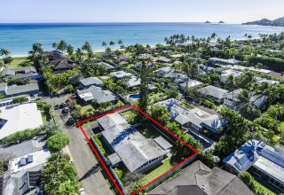 Great Kailua Location with Gated Beach Access - 3 Lots from Beach