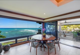 Rare Oceanfront Townhome in Prestigious Diamond Head