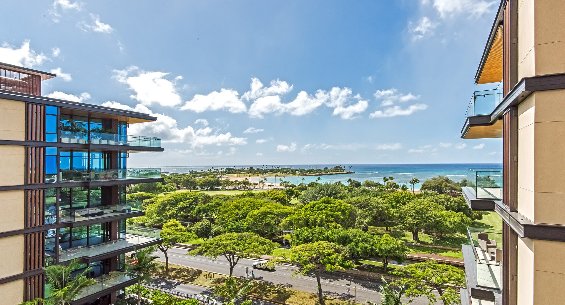 New Luxury Condo Across Beach & Direct Elevator Access to Ala Moana