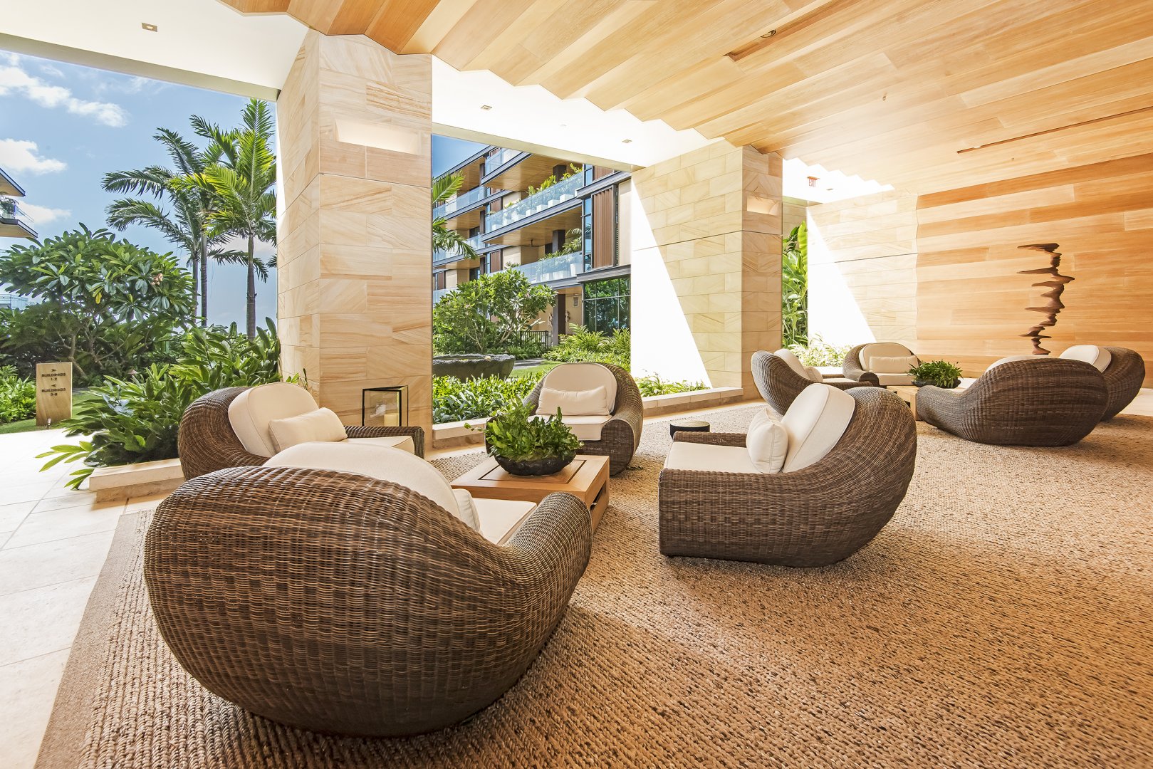 New Luxury Condo Across Beach & Direct Elevator Access to Ala Moana Shopping Center, Honolulu