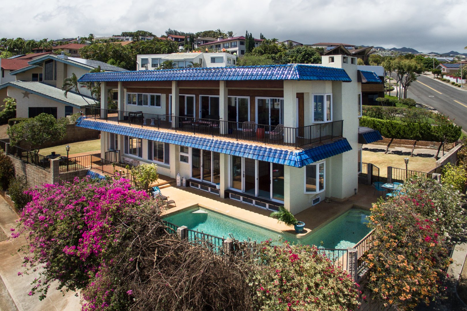 Panoramic Ocean Views from Large TwoStory Waialae Iki Home, Honolulu