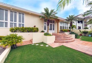 Elegant Immaculate Home in Waialae Iki Gated Community