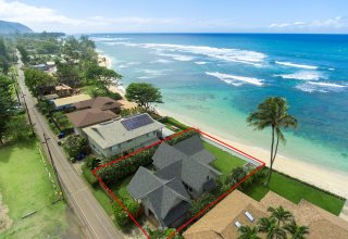 Beachfront Retreat in Private Waialua location on Oahu's North Shore